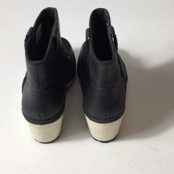 Merrell Leather Platform Ankle Booties - Picture 5 of 10